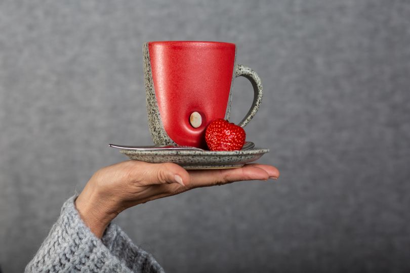 Kaffeebecher Keramik | Kaffeepott mit Rheinkiesel | rot