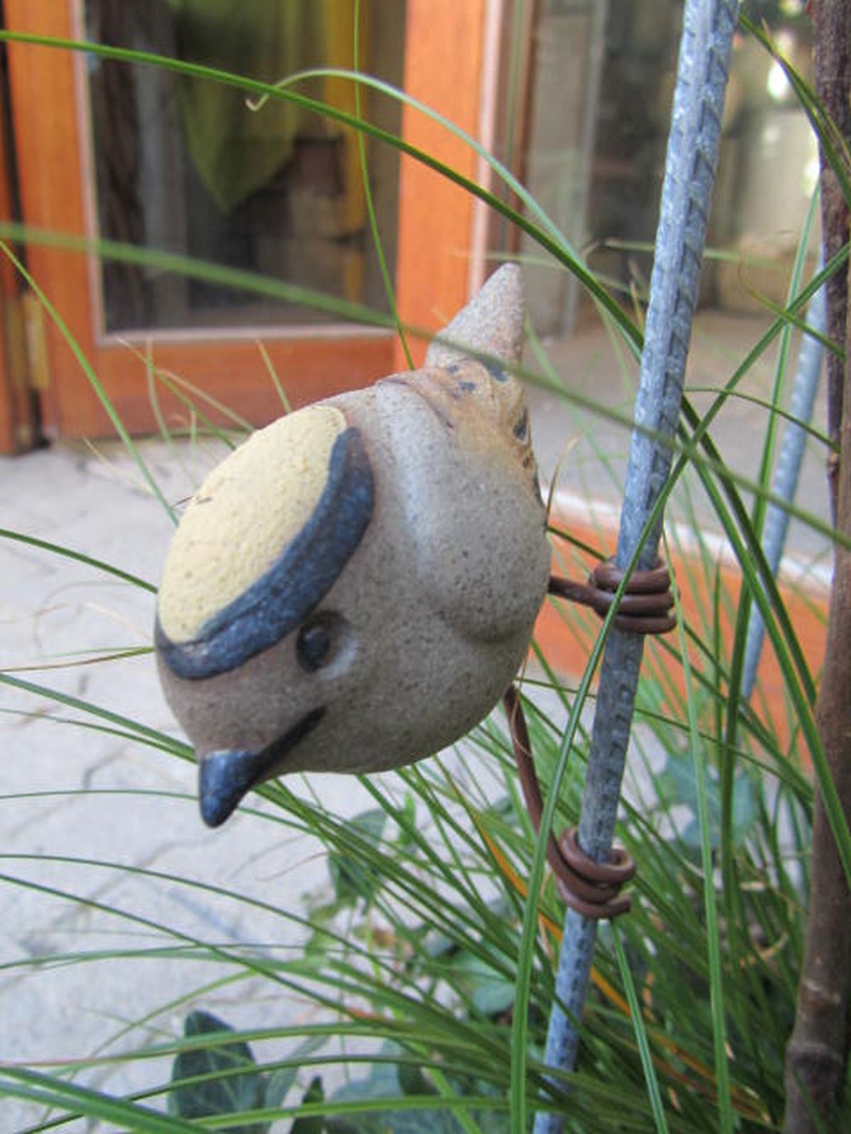 Gartendeko Keramik | Grasmücke | heimischer Ton-Vogel | gelbkopfert