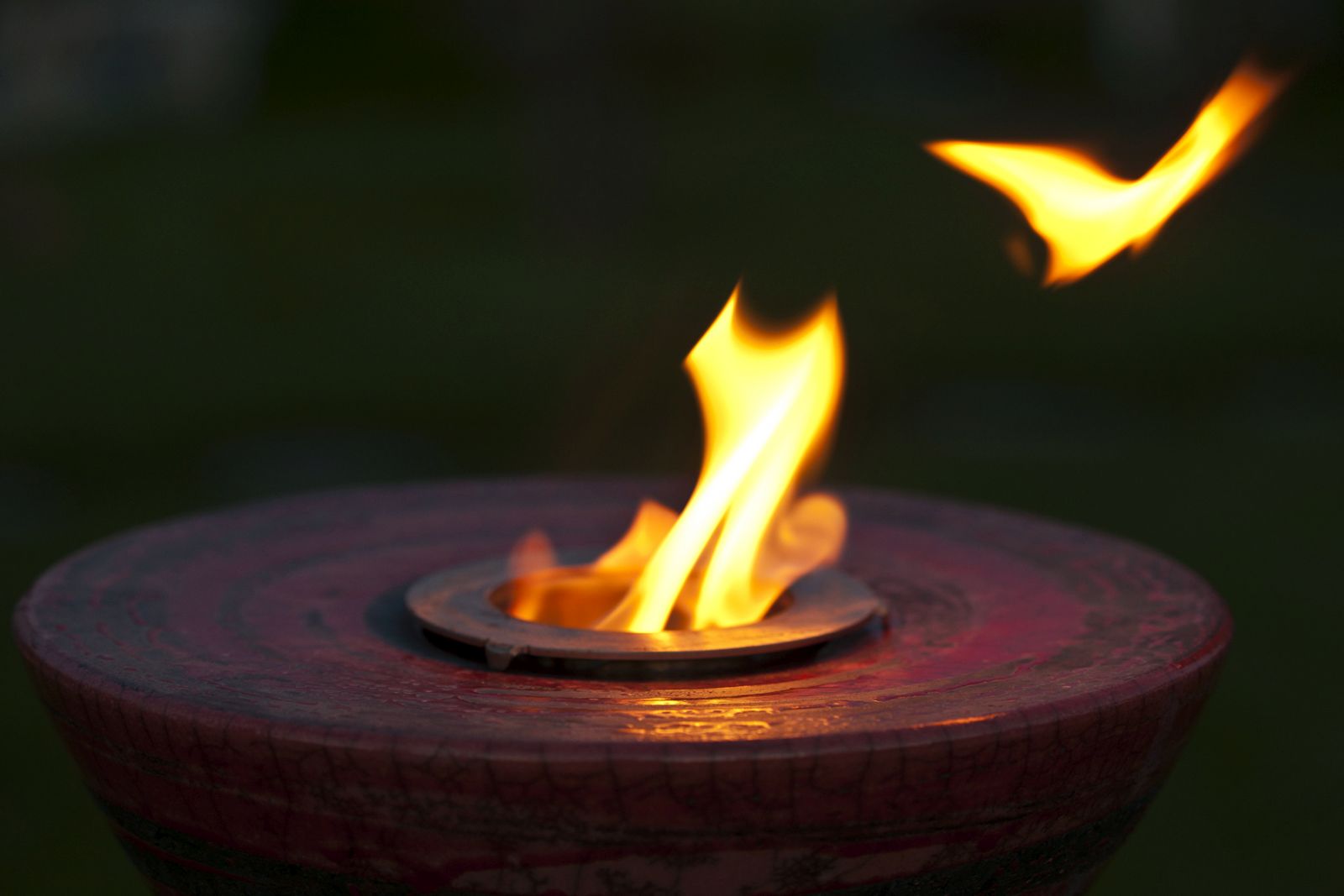 Feuerschale mit Sockel Keramik | Gartenfackel  | Flammschale mit Sockel rot 100cm